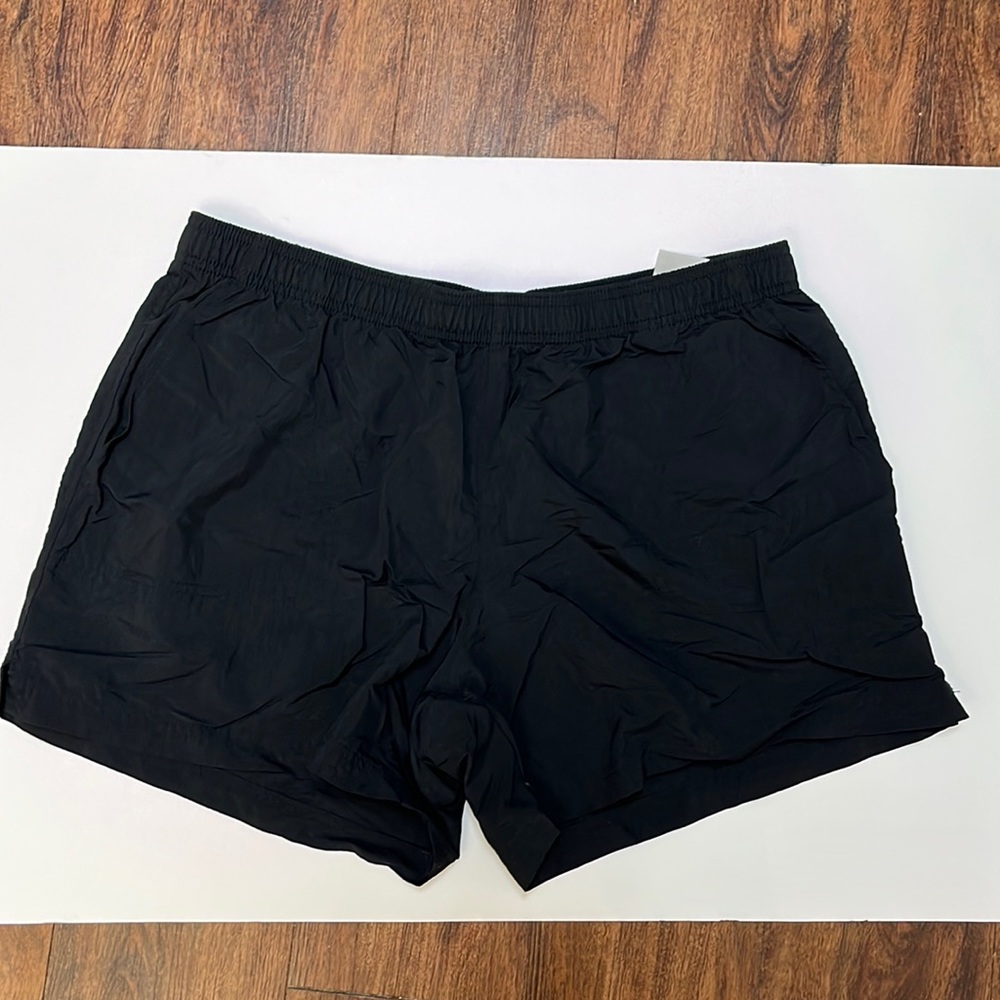 Women’s Columbia Shorts, Black, size XL